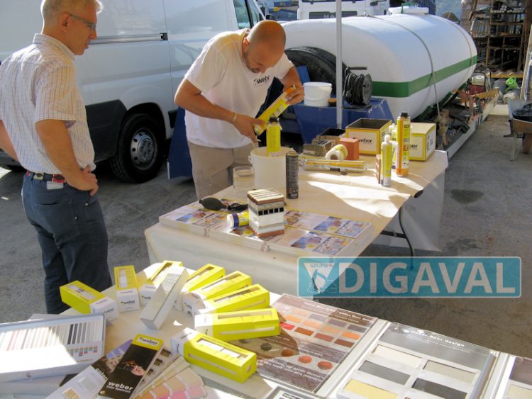 Stand en el que se mostraron, con aplicaciones, parte de la gama Weber.